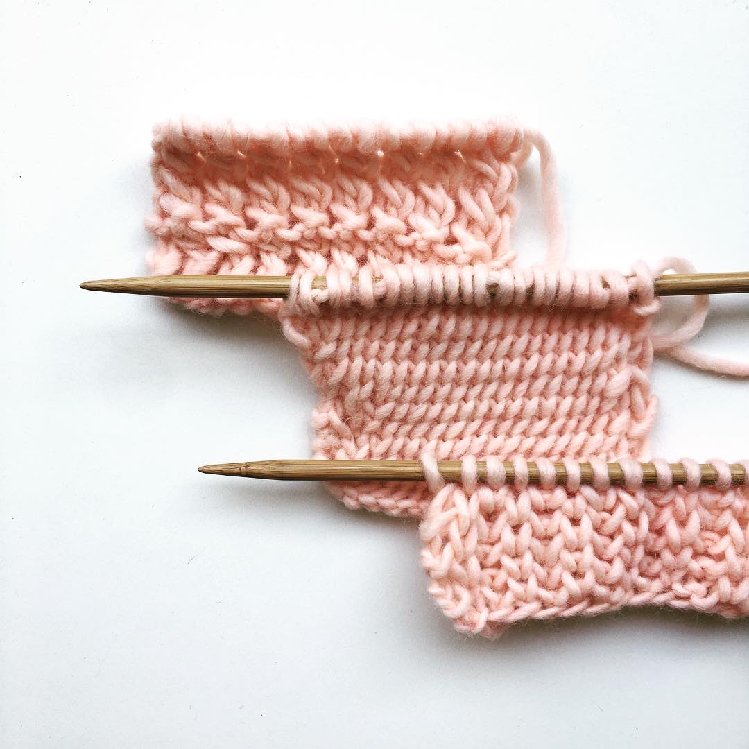 weareknittersES's tweet photo. ¡Adivina, adivinanza! 🤛¿Qué puntos son? 👀🤔
#colornude #petitewool
La fibra 🙌https://t.co/HQp7uR9f1q 🙌
📸@laurabaresiknitdesign https://t.co/TGGpo50mb6
