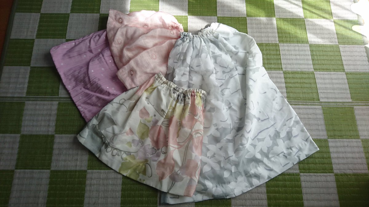 琴宮 渚 En Twitter ここ何年か 母がカーテン生地 で服や小物を縫うのにはまっている はじめは えっ と思っていたけれど結構着やすいのだ 前に あさイチで角野栄子さんのワンピースがカーテン生地のものもある と聞いて何だか嬉しかった 85歳の手仕事