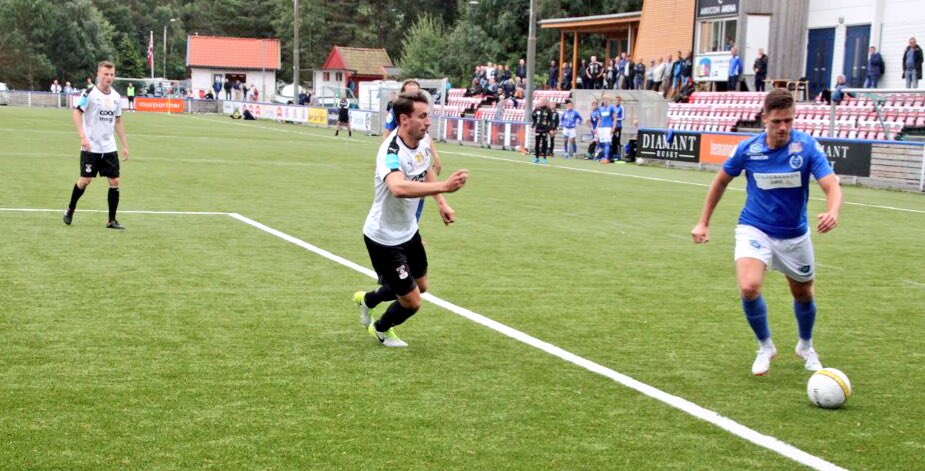 paaballpodkast's tweet photo. Dagens kamper:
#2div2: Fløy - Vålerenga 2
#4div11: Express - Donn 2
#4div11: MK - Jerv 2
#4div11: VFK 2 - Arendal 2
#5div1: Hisøy - RIL 2
#5div1: Birkenes - Rygene
#6div1: Lia - Froland 2
#6div2: Solbygg - Framsteg
#6div2: Våg 2 - CFK https://t.co/9RllbjHl3E