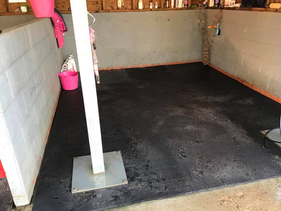 equifloor's tweet image. Thanks for sharing the end result Will Furlong Eventing! 👍 

ow.ly/fzef50iHme1

#equifloor #stableflooring #interlockingmats #equestrianlife #riderhour #tacktalktuesday #247equestrian #horse #stable #equestrian #showjumping  #WillFurlongEventing @wfurlongeventing