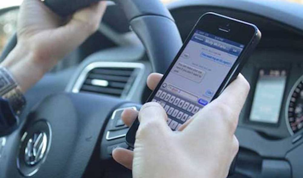 PoliciaLibrilla's tweet photo. #POLICIALOCAL INFORMA:
Desde hoy día 17 hasta el día 23, se llevará a cabo la “Campaña Especial sobre Distracción al Volante”.
El uso del móvil y las nuevas tecnologías como principal objetivo.
#Nopongasenpeligrotuvidaylavidadelosdemas.
#PLL https://t.co/ShJfwUOy2m