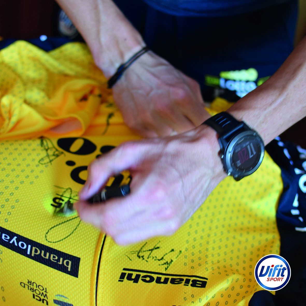 Vifit Sport (@vifitsportnl) on Twitter photo #LaVuelta2018 zit erop! Wij zijn super trots op <a href="/s_kruijswijk/">Steven Kruijswijk</a> en <a href="/LottoJumbo_road/">Team Jumbo-Visma cycling</a>
Jouw La Vuelta kennis testen én kans maken op een door de La Vuelta-renners gesigneerd LottoNL-Jumbo shirt, doe dan nu de test! >> bit.ly/VFSLaVuelta18 #LaVuelta2018 zit erop! Wij zijn super trots op <a href="/s_kruijswijk/">Steven Kruijswijk</a> en <a href="/LottoJumbo_road/">Team Jumbo-Visma cycling</a>
Jouw La Vuelta kennis testen én kans maken op een door de La Vuelta-renners gesigneerd LottoNL-Jumbo shirt, doe dan nu de test! >> bit.ly/VFSLaVuelta18