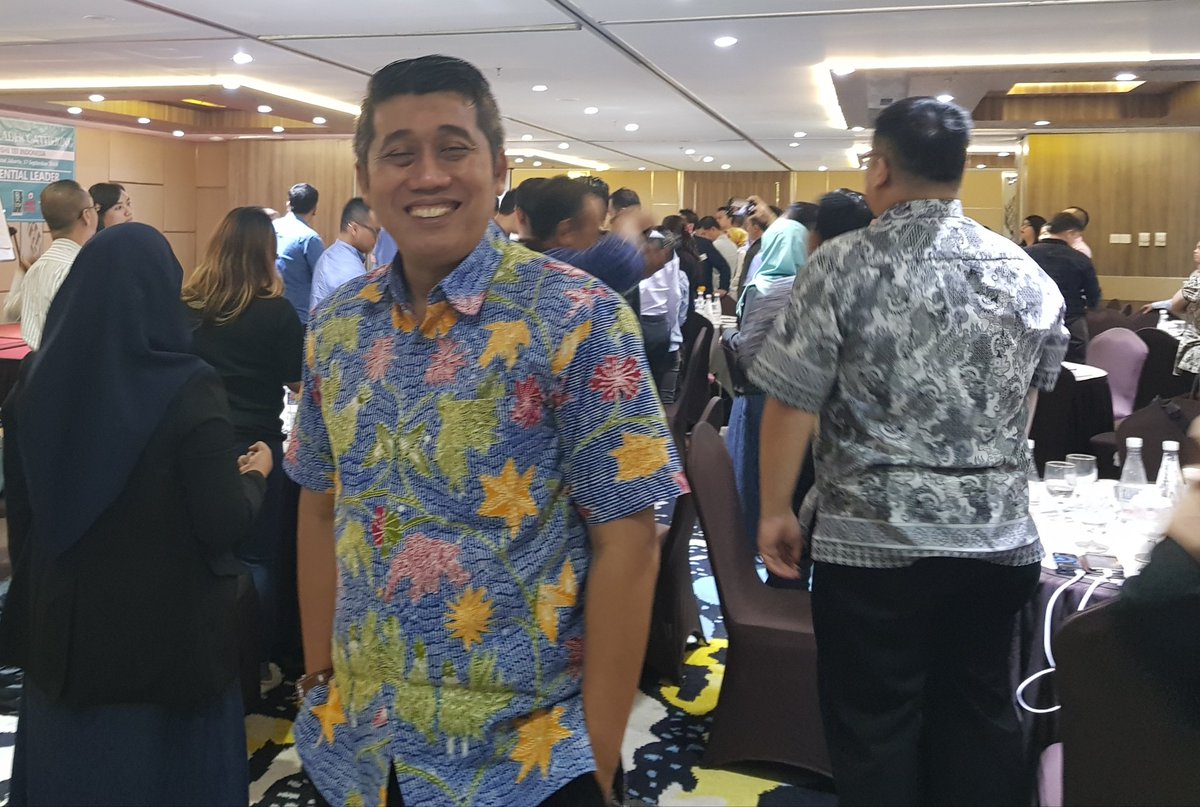 JamilAzzaini's tweet photo. Bersama tim @kubikleadership Siap berbagi dengan 82 Pemimpin agar bisa menjadi #ExponentialLeader dan membawa timnya bersaing di era yang berubah makin cepat..
.
#Leadership #KubikLeadership #LeadForImpact https://t.co/dSNb53Ry9z