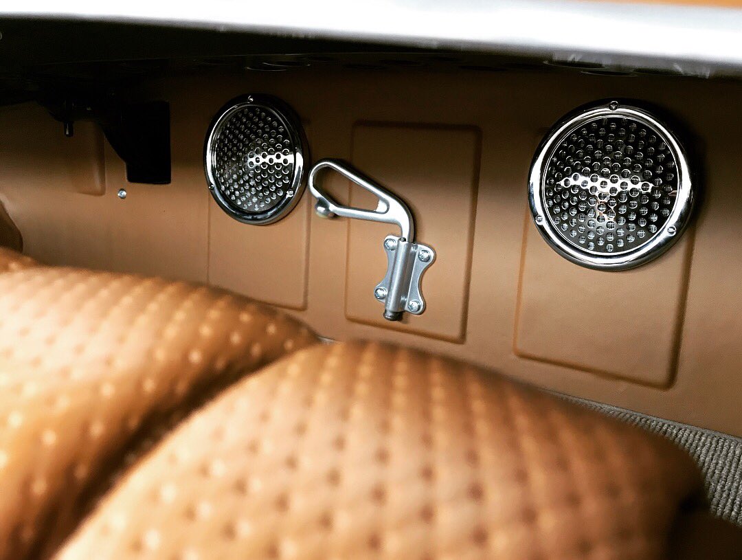 #dclass #dclassauto #mercedes #classicbenz #classicmercedes #classicroadster #mb #300SL #300slroadster #oldtimer #leather #leder #resto #restoration #classiccar #thebestornothing #1950s #mercedesownersclub #mercedesmonday #thehogring #w198 #basketweave #perforation