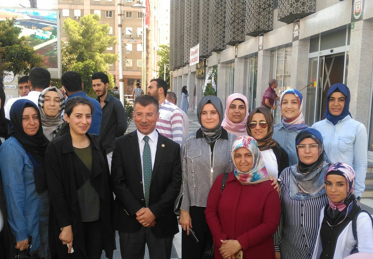 Ezanı arapça aslına çevirerek 17 yıllık hasreti dindiren demokrasi şehidi #AdnanMenderes in idam edilişinin 57. yılında düzenlenen basın toplantısına katılarak her türlü darbeyi ve darbe zihniyetini lanetliyoruz #MilletİçinVerilenÖmür 
<a href="/malicevheri/">𝐌𝐞𝐡𝐦𝐞𝐭 𝐀𝐥𝐢 𝐂𝐞𝐯𝐡𝐞𝐫𝐢</a> <a href="/demetstcgvn/">Demet Saatçı Güven</a> <a href="/gulistansatis/">Gülistan SATIŞ</a>