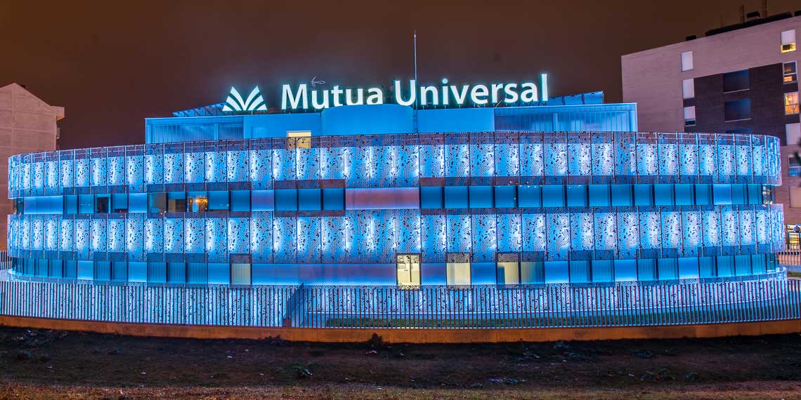 osaba_ilumina's tweet photo. Alta #tecnología y #eficiencia energética en nuestro #proyectochulo de #lightingdesign para @MutuaUniversal 💡✨ ¡Descúbrelo en nuestra web! 🔝🔝🔝 https://t.co/K7lN8UBBPM #lighting #design #iluminación https://t.co/AmIpc2ZORL