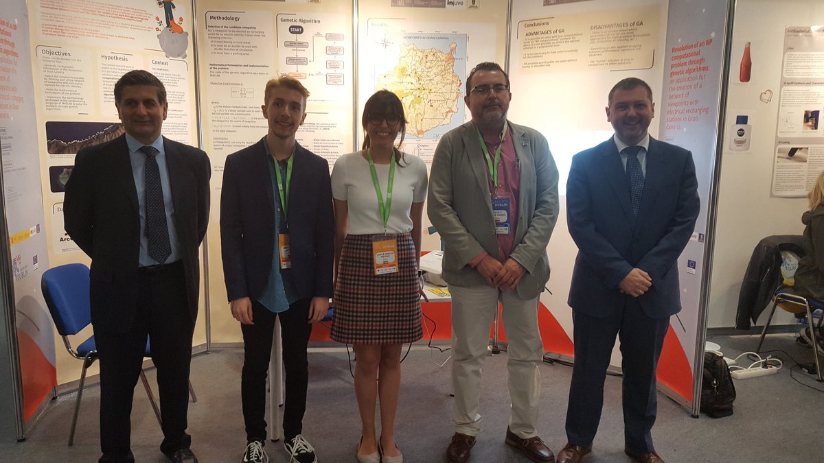 EmbEspIrlanda's tweet photo. Hoy hemos estado con Carla y Ginés, que participan con sus trabajos de investigación @EUCYS 2018. ¡Buena suerte a los dos! https://t.co/25fLl8jJAP