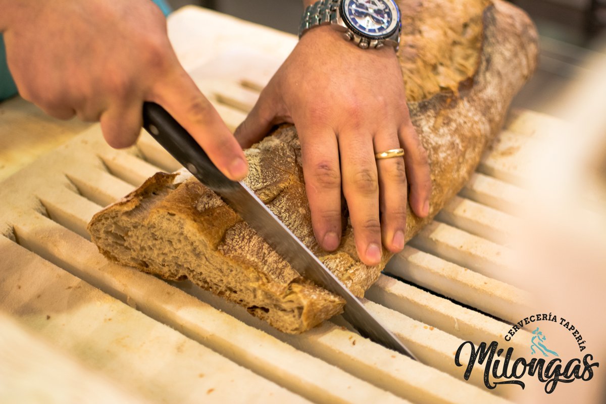 milongascompos's tweet photo. El #pan en #Galicia es un #arte 🎨 y en el #Milongas lo sabemos bien 🥖😋 ¿Algún #fandelpan por aquí? ✋ https://t.co/gocsFhpBp1