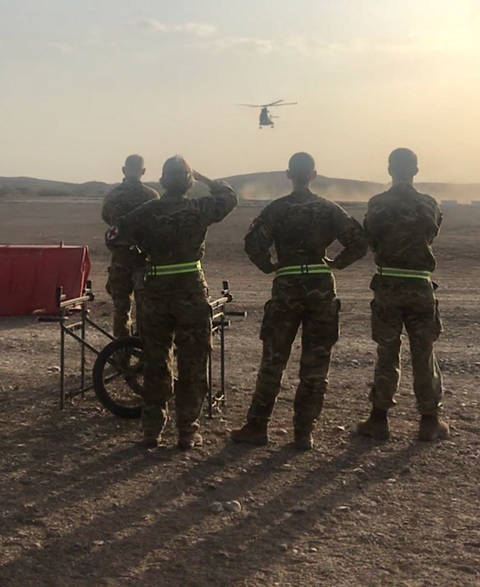The Role 2 Hospital welcomes the MERT to practice patient transfer at the facility. It was a perfect training opportunity for the medics who saw up close how the MERT play a pivotal role in the patient survival chain. @ArmyMedServices  #Saifsareea <a href="/pm_raf_ns/">PMRAFNS</a> #NoOrdinaryJob