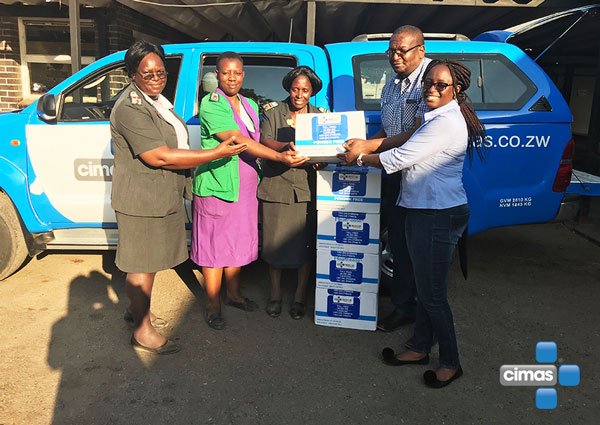 CimasHealth's tweet photo. From left to right: Managing Director of #Cimas Medical Services Tsitsi Moyo and Cimas Chief Medical Officer Dr Gwatidzo, handing over medical provisions to the matrons at Glen View Poly Clinic – which is one of the #cholera treatment camps.
#TogetherWeMakeADifference https://t.co/BEpkFw7n3e