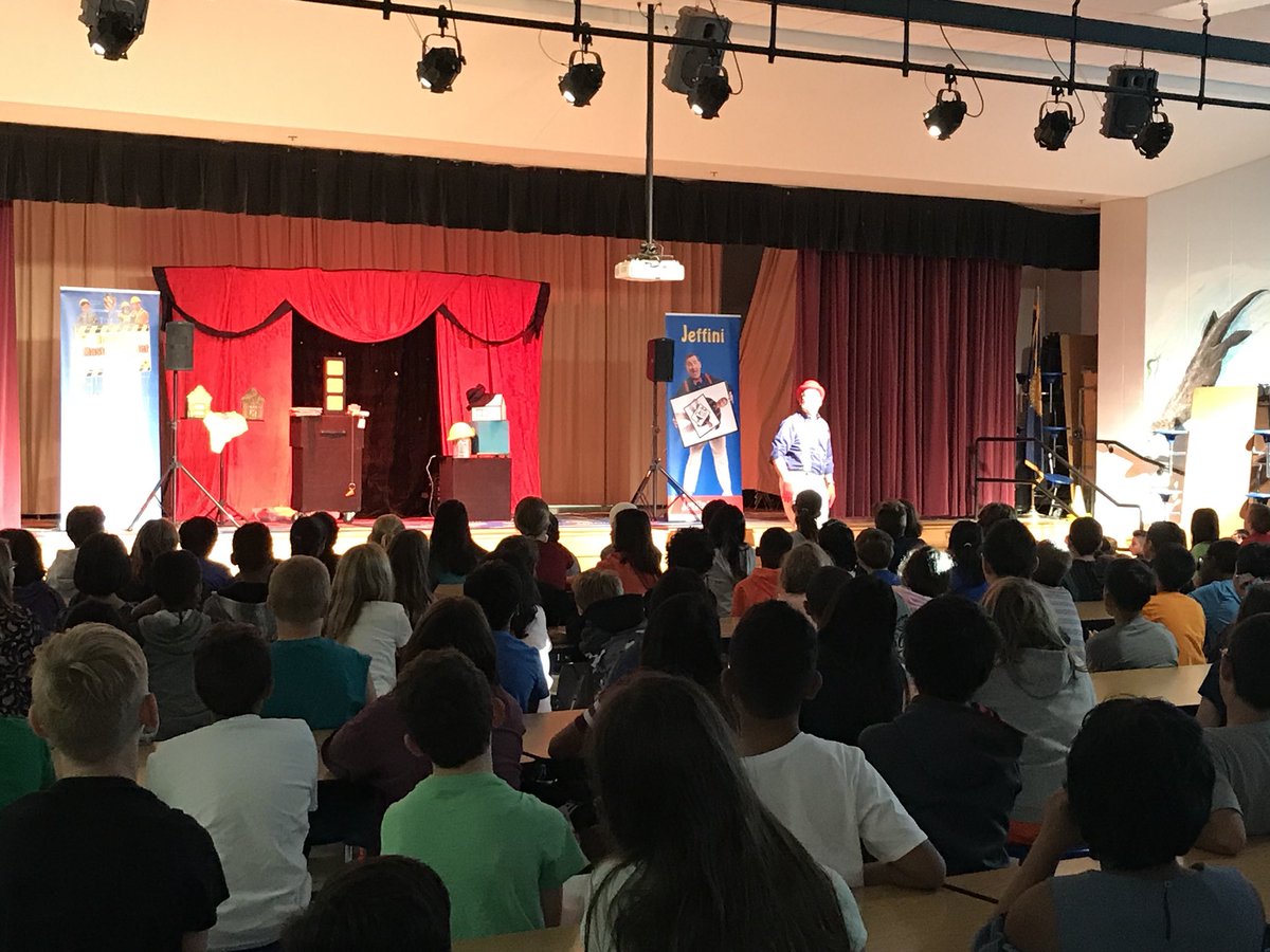 OCEEPrincipal's tweet photo. Learning about #storytelling from #thegreatjeffini @oceeotters #culturalarts #OceeElementaryFoundation @laporte_shannan https://t.co/o2kWVChWZ2