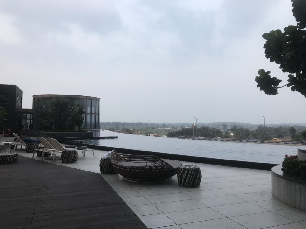 sou_boyy's tweet photo. @JWKolkata Your poolside is amazing. Totally love the view 😊 https://t.co/31bS58hKPZ