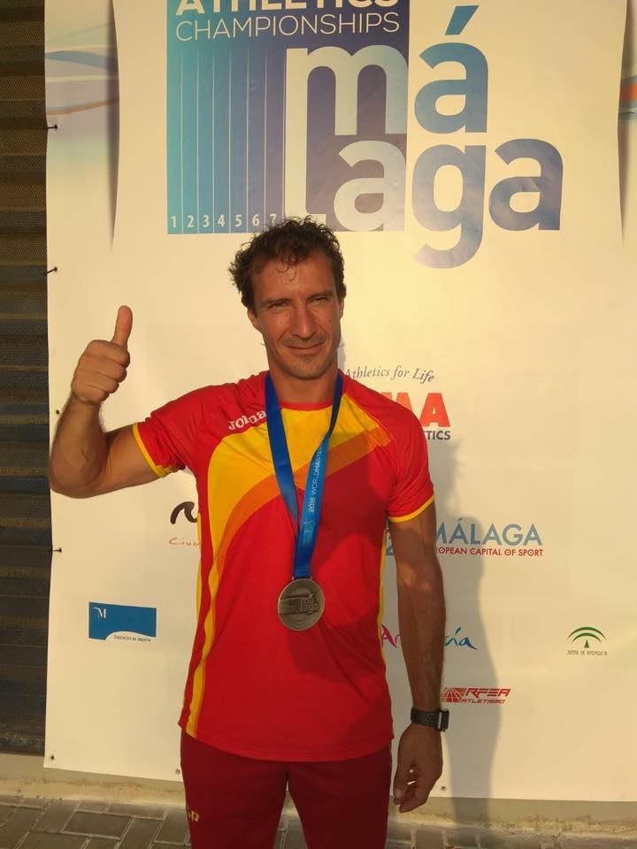 ClubCAIM's tweet photo. Nuestro gran atleta Luis Palma se ha proclamado subcampeón del mundo en 4x100 M40 con un nuevo record  de España en un tiempo de 44.21 s. ¡Enhorabuena Luis! ¡Felicitaciones a todo el equipo de relevos que lo hecho posible! https://t.co/QRsgAaqXlf