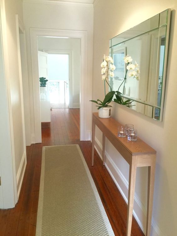 A tiny entrance hall doesn’t need to be a dead space in your home. With some clever decorating tricks in your arsenal, even the most economically-sized hallway can make the best first impression

(Image source pin.it/s36g7it6ihlaxa)

Link to article >>> ow.ly/xCLl30lQGaz
