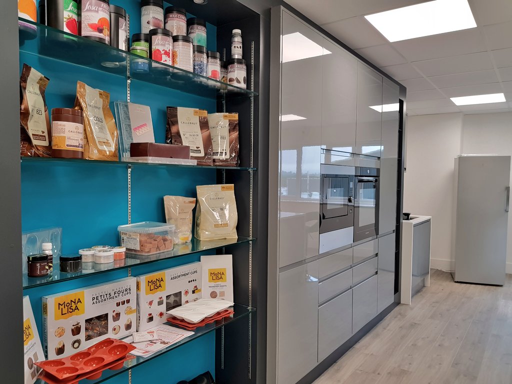 Lauren_Heath_PA's tweet image. Great to finally meet the @ForestProduce team this morning and see their demo kitchen and dining room! Thanks so much to @EmmainDevon For showing @TheLostChef_ and I around. #chefs #produce #demokitchen #devon #swisbest