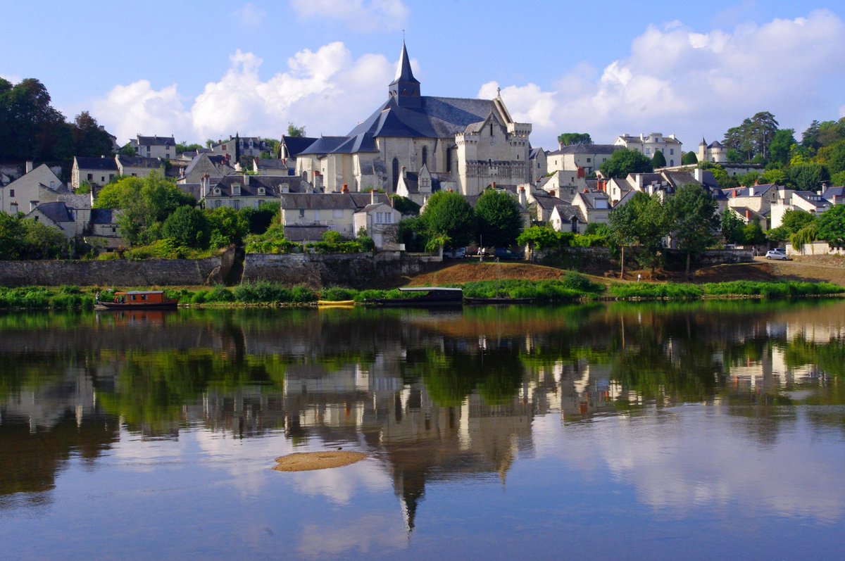 MyLoireValley's tweet photo. Jolie vue sur Candes Saint-Martin depuis la Loire ☺

Merci Aurore Bgn -  #valdeloire #touraine #indreetloire #loire #loirevalley #candessaintmartin https://t.co/szCmgRhs2X
