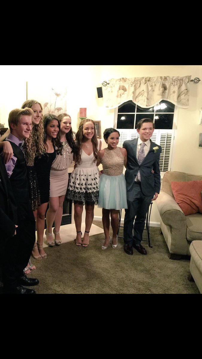 EnchantedG11's tweet photo. @Kieralaurenx happy birthday Kiera!! Miss you so much!!! https://t.co/PXuIbvnfH0