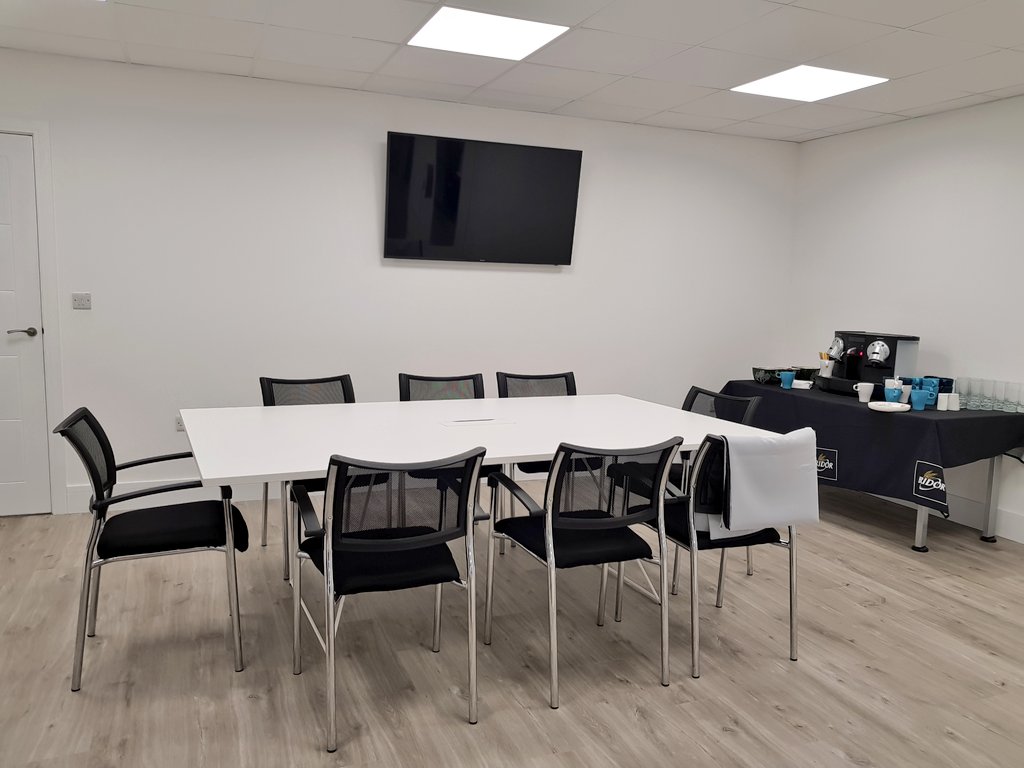 Lauren_Heath_PA's tweet image. Great to finally meet the @ForestProduce team this morning and see their demo kitchen and dining room! Thanks so much to @EmmainDevon For showing @TheLostChef_ and I around. #chefs #produce #demokitchen #devon #swisbest