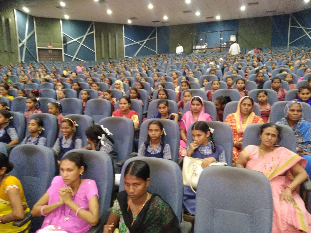 RcmSuratZone's tweet photo. Sanitary Napkin Distribution and seminar on hygiene for adolescent girls by Nagarpalika Bharuch in partnership with GAIL India. #PoshanMaah #SahiPoshanDeshRoshan #POSHANAbhiyaan @CMOGuj @PMOIndia @vibhavaridave @IasChandra @MilindTorawane @MinistryWCD @MoHFW_GUJARAT https://t.co/IHQb5P6RkT