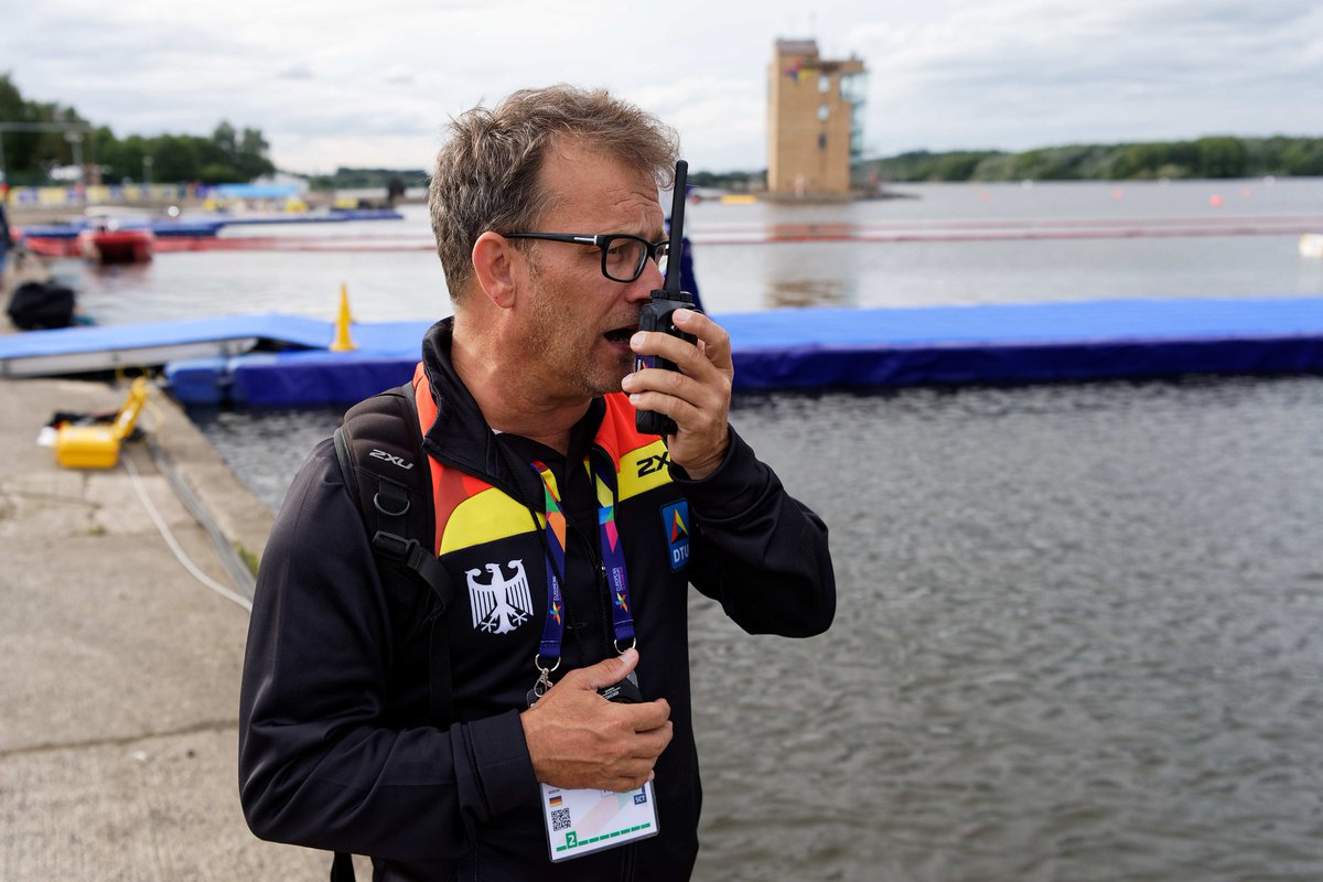 Silber für die U23-Mixed Team-Staffel der @germantriathlon bei der Junioren-WM in Australien! Glückwunsch an den #Bundestrainer Ron Schmidt vom Bundesstützpunkt Potsdam. bit.ly/SilberU23MTR  <a href="/laura_lindemann/">LauraLindemann</a> <a href="/Lasse1996/">Lars Andersson</a> #DankeTrainer #TrainerInDeutschland Foto: Petko Beier