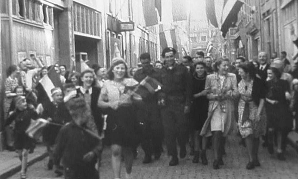 KampenPartners's tweet photo. In Kampen wordt er toegewerkt naar ’75 jaar vrijheid’. In 2020 gaan er in de gemeente Kampen evenementen plaatsvinden met het thema bevrijding en vrijheid. Heb jij ook plannen en ideeen? We horen je graag: https://t.co/bplWtqskkK  Foto: @SAkampen https://t.co/pTWjNBd8gx