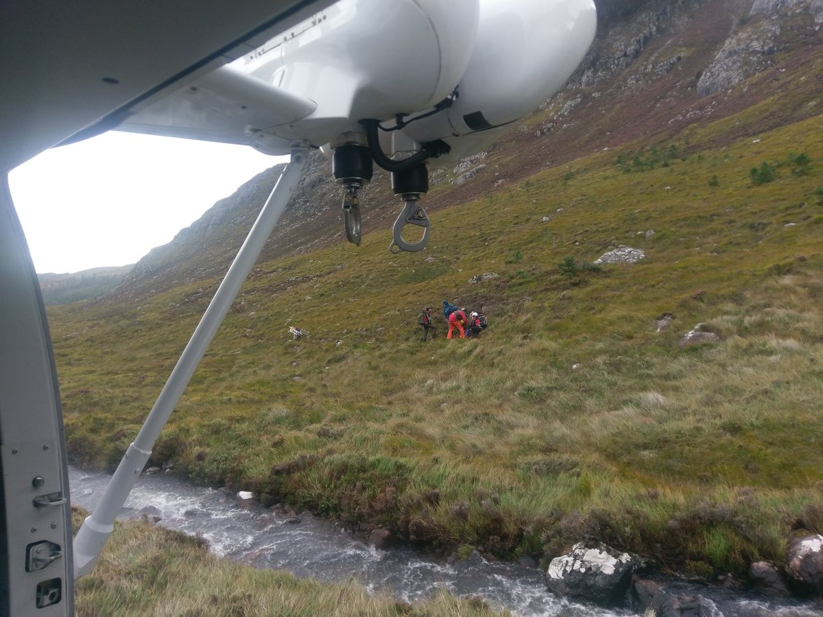 dylandalwhs's tweet image. 2nd shift, 2nd job with @TorridonMRT hope your boots have dried out 😁 #rescue948