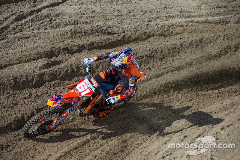 es_Motorsport's tweet photo. .@jorgeprado61 se llevó la victoria en ambas mangas del fin de semana en #Assen y, tras una caída de @PaulsJonass41 en la primera carrera, acaricia el Mundial de #Motocross #MX2 https://t.co/1AKmC1HsmR
#MXGPNetherlands #mxgpassen #MXGP https://t.co/6XCHr7FA7o