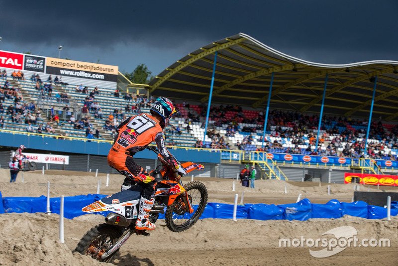 es_Motorsport's tweet photo. .@jorgeprado61 se llevó la victoria en ambas mangas del fin de semana en #Assen y, tras una caída de @PaulsJonass41 en la primera carrera, acaricia el Mundial de #Motocross #MX2 https://t.co/1AKmC1HsmR
#MXGPNetherlands #mxgpassen #MXGP https://t.co/6XCHr7FA7o