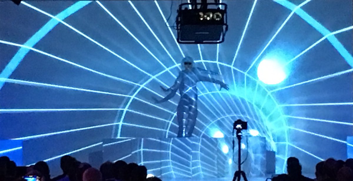 Great start of #JedoxPS18 with electro beats and amazing dancers. #takeofftothecloud