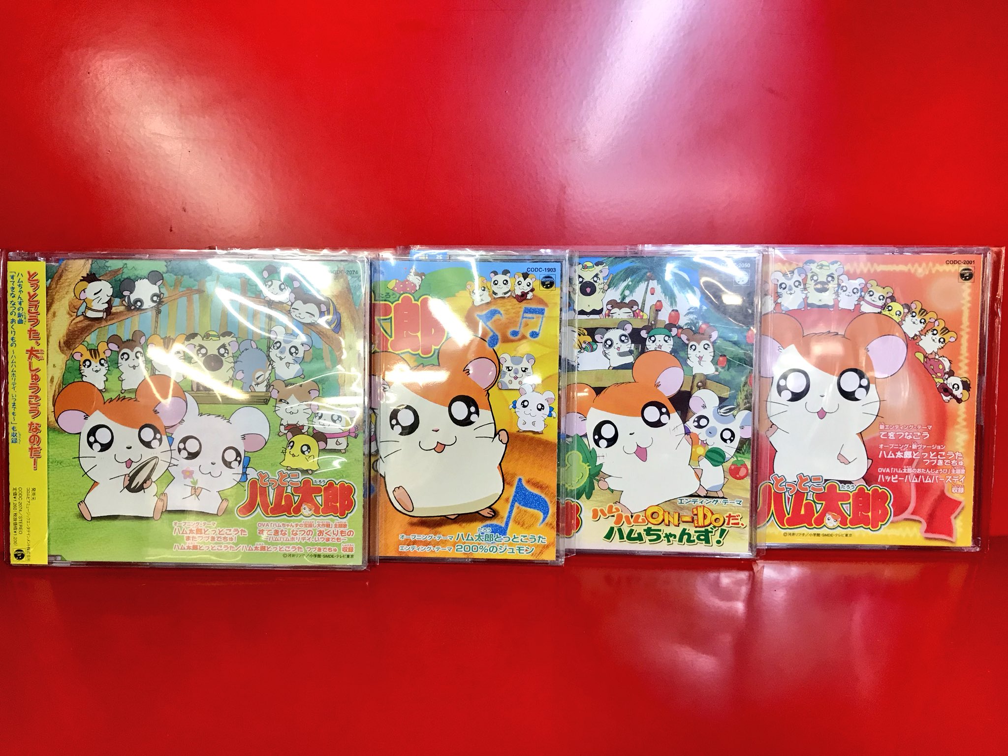 まんだらけうめだdiscコーナー とっとこハム太郎 のcdも入荷しています 個人的には嬉しいので紹介させてください ジャケットのハム太郎 さんのライザップ遍歴によってcdの発売順が見えてくる 個人的には初期のずんぐりしたハム太郎が一番可愛いと