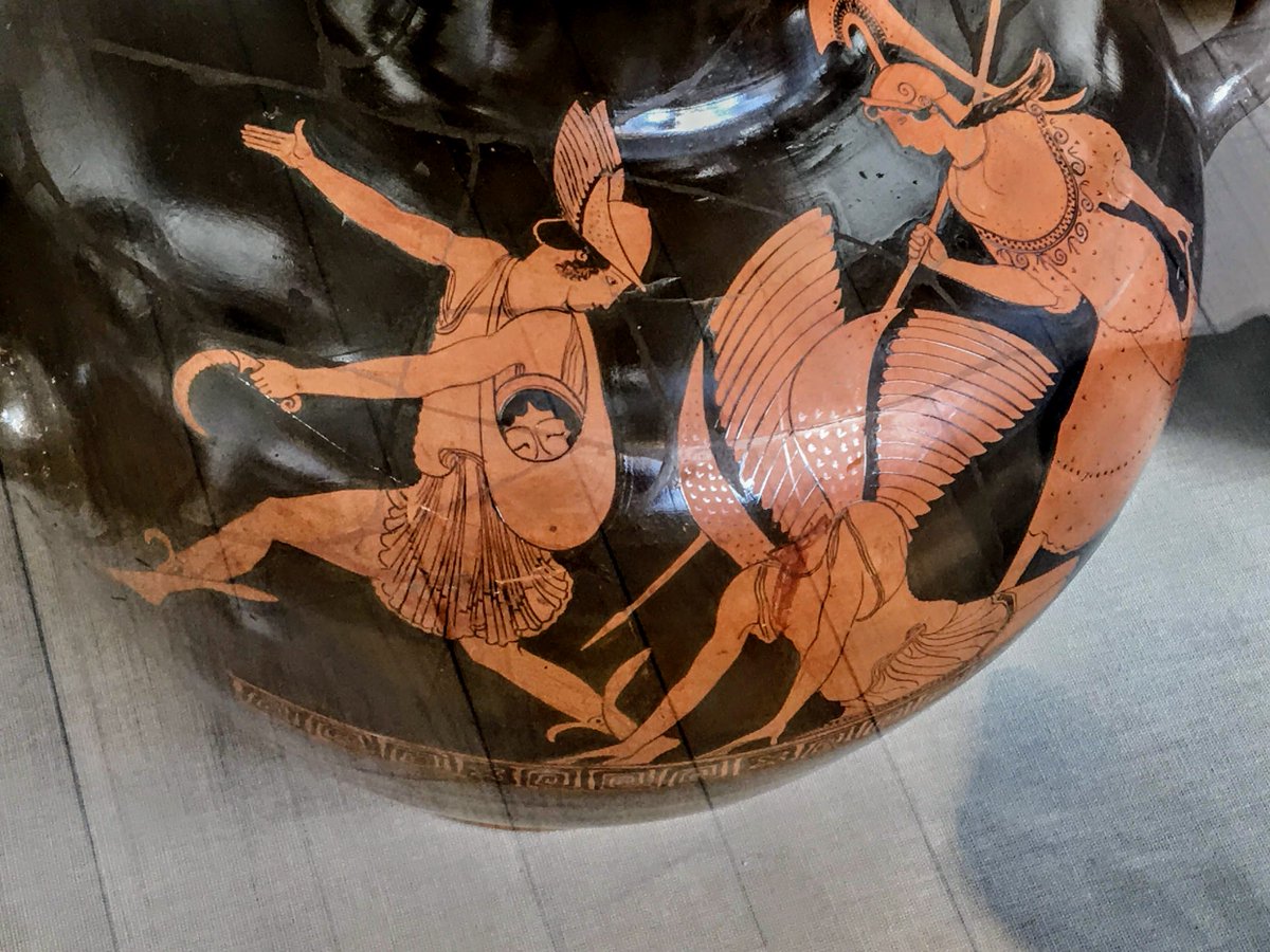 CarolineLawrenc's tweet photo. Another much more dramatic ancient Greek vase shows what Perseus REALLY has in his carrier-bag: Medusa's head!
#GreekVase #Perseus #Medusa #Athena #PanPainter #ClassicalAthens #Classics #AncientArt Info here: https://t.co/vpx0xjKQeO https://t.co/PKwuJc3G59