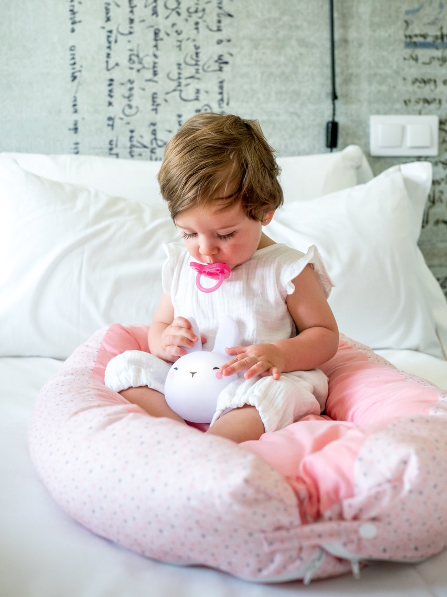 Saro_Baby's tweet photo. Cuando se hace de noche y los niños tienen que irse a dormir, nuestras luces de compañía Bright Animals les relajan y les dan la tranquilidad que necesitan para tener dulces sueños 😴😍 ¡Acabamos de estrenarlos en nuestro último catálogo! https://t.co/6NMsw8nz35