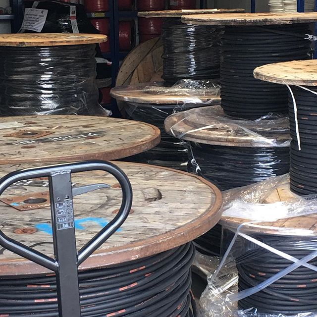 AjhCables's tweet photo. I think we need a bigger warehouse #busy

#ajhcables https://t.co/nY6KDQ4usn