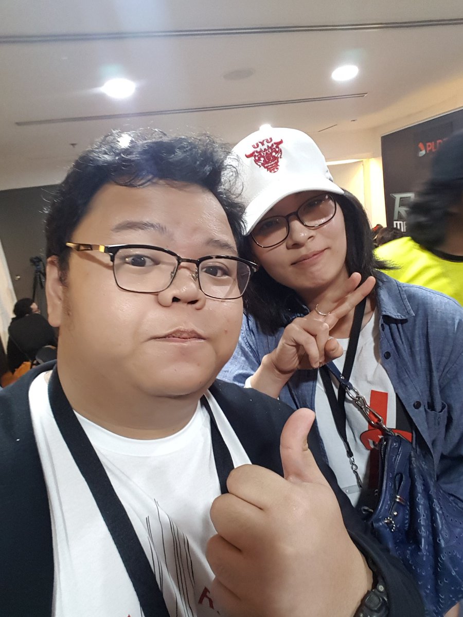 harambearlph's tweet photo. IMHO this person is the strongest and the most hardworking of all the UYU people who participated in #REVMajor2018. @Kairi1004__ is one heck of a person and I can't wait to meet her again in the future! BEST. MANAGER. EVER. https://t.co/clof9rTADm