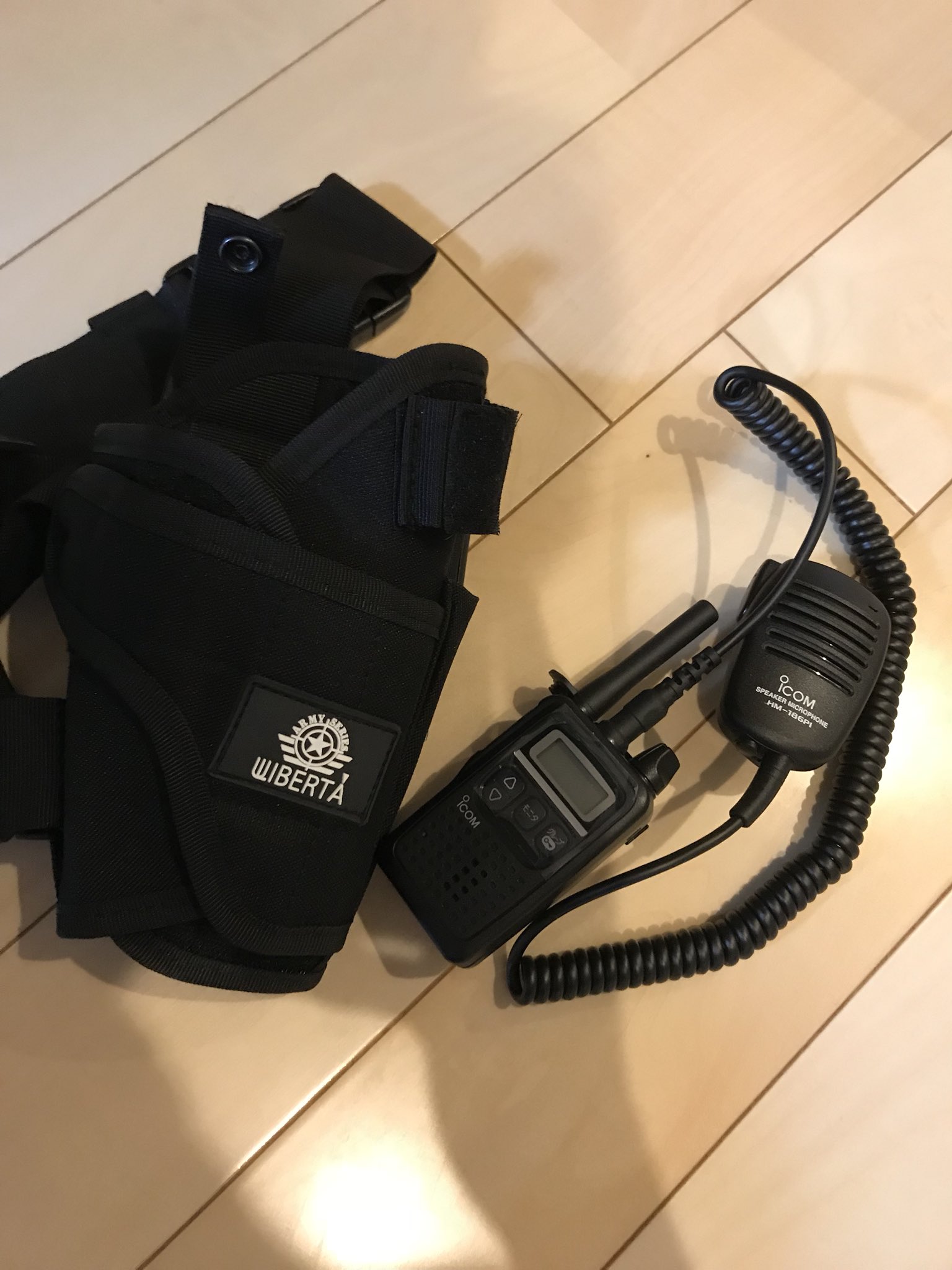 赤髪のとも 明日はサバゲなのー 初めて自分の装備での屋外なのー 新迷彩服も買った ホルスターとインカムも買っちゃったw ʕ ホルスターの付け方わからんw 赤髪のとも 明日はサバゲなのー 初めて自分の装備での屋外なのー 新迷彩服も買った ホルスターとインカムも買っちゃったw ʕ ホルスターの付け方わからんw