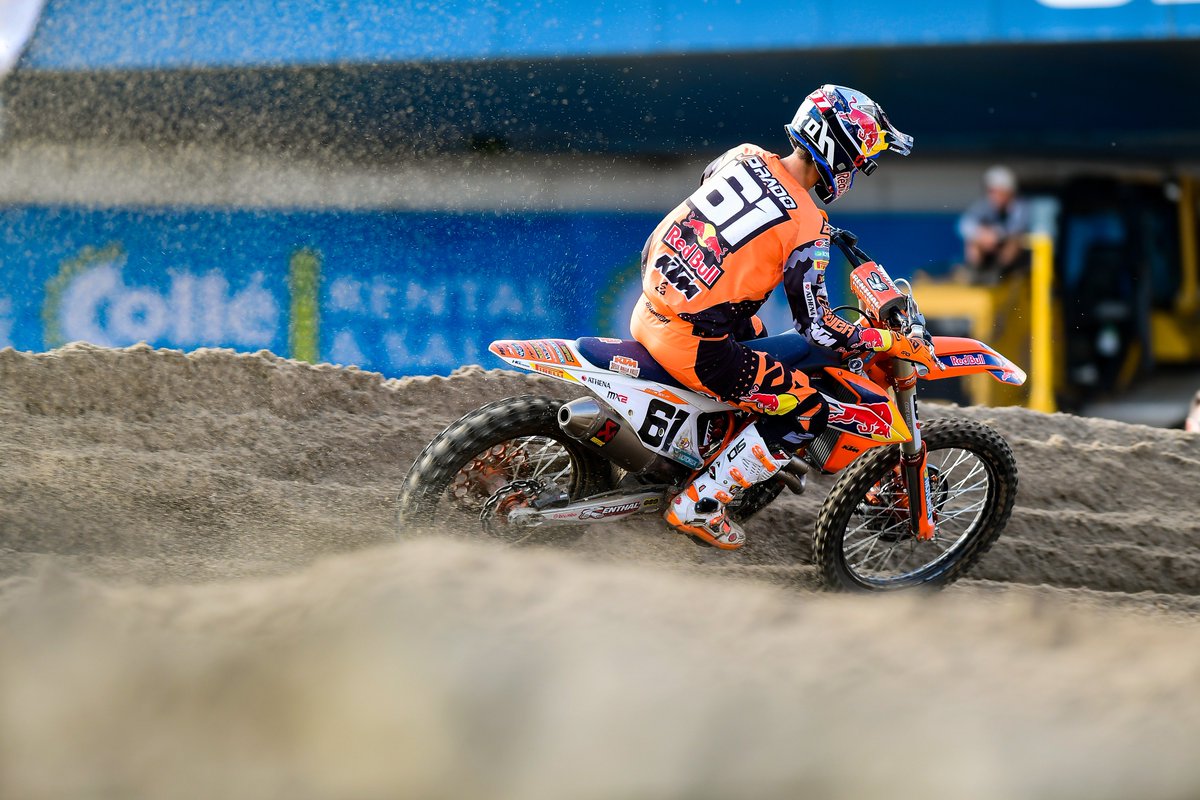 FiatProOfficial's tweet photo. Amazing shots, amazing show 💣📷😱
Take a look to the best of Assen right now!
#MXGP #MXGPNetherlands #MXGPAssen #RideLikeaPro #FiatProfessional #FiatPro #Fullback #MX #MX2 #Motocross #Racing #Dirtbike #braaap https://t.co/cB2veYNbxu