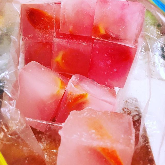 allaboutthegin's tweet photo. Icy cubes of stunning blood oranges just waiting for my g’n’ts. I adore the soft pink colour they have become #icecubes #bloodoranges #goodness #prettyinpink #AllAboutTheGin #Gin #GinReview #Gintastic #GinLove #Botanticals #Ginoclock #ATUKGIN #GinLovers… https://t.co/aElOIoZjCz https://t.co/hr0goXkJGK