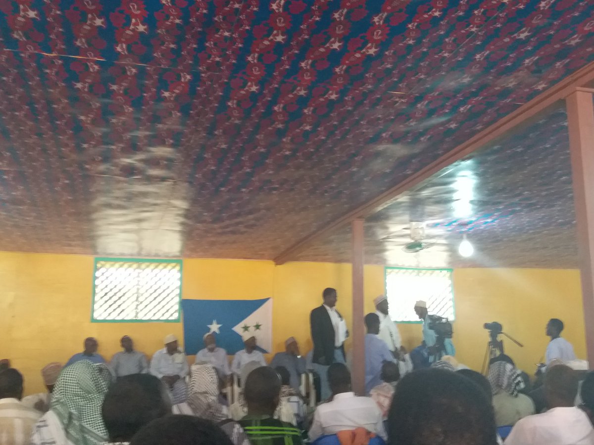 SalimShiine's tweet photo. #Cadaado community has hosting recounclition meeting between #faqi mohamed, the face One has produce agreement that will paid compensation for 33 people among 29 died the war broke out in #hiraale last year.
#Cadaado
#Somalia https://t.co/HllF8cw2gA