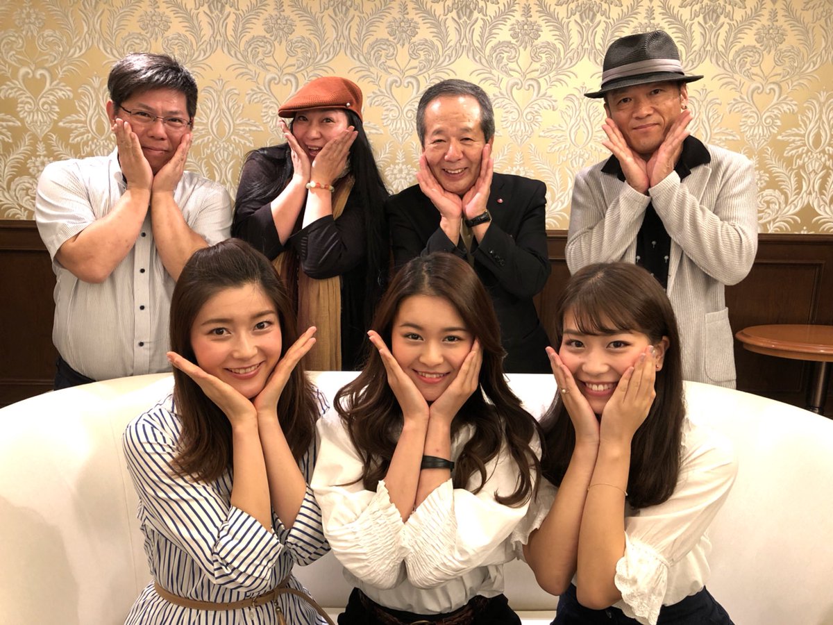 EmilyNodaE_Make's tweet photo. 神戸 #WDQ #第9代目
エスタシオン・デ・神戸さまにて
E-Makeヘアメイクレッスンを開催♪
豪華で広〜いお部屋をご用意して
下さいましたが、まさかの広々過ぎて
(笑)使いきれず(笑)こじんま〜り
テーブルを囲んだノダ〜っ\(^皿^)/笑
#神戸ウエディングクイーン専属ヘアメイク講師 #野田エミリー https://t.co/Ue1iIu7NyB