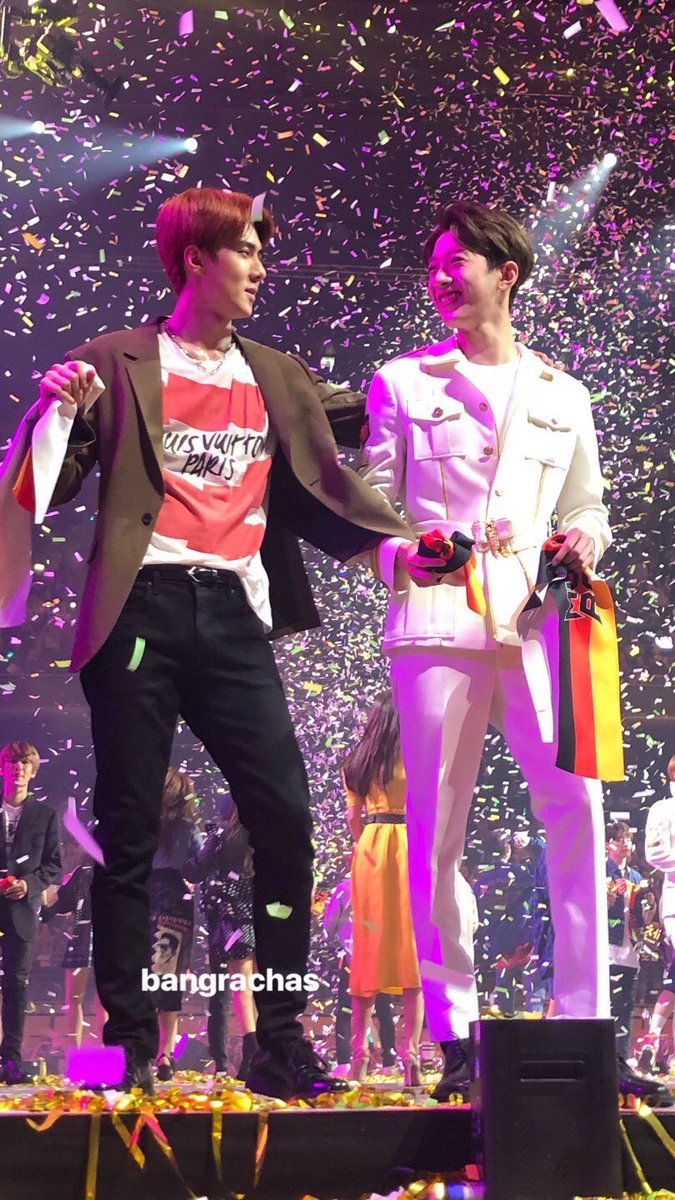 Beerrie1997's tweet photo. ความเหมือนกันของเซฮุนควานลิน
- หล่อ
- กวน
- สูง183ซม.
- เป็นมักเน่
- เป็นแร็ปเปอร์
- เป็น visual 
- ท่อนร้องน้อย แต่100เมีย
.
.
.
- มีแฟนหน้าหวาน แต่เป็นคนแมนๆ 🙈💕
#SEHUN #EXO⁠ ⁠ #Kuanlin #WannaOne https://t.co/ZhvB8M0sFM