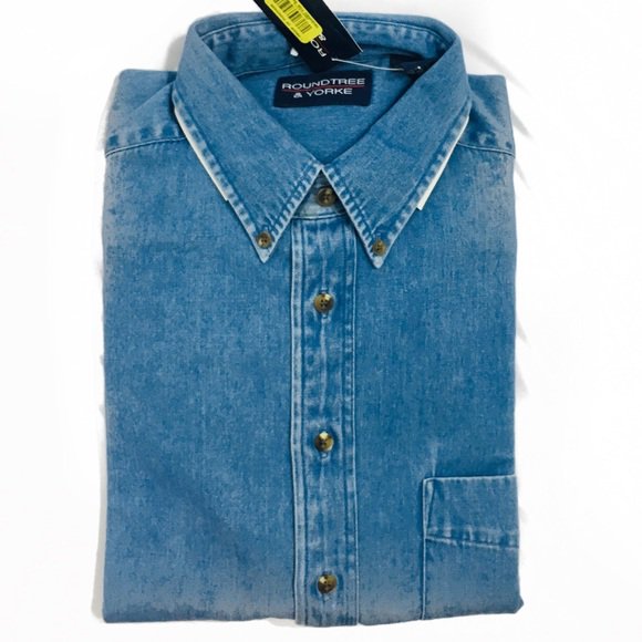 iluvmakeup24's tweet photo. So good I had to share! Check out all the items I'm loving on @Poshmarkapp #poshmark #fashion #style #shopmycloset #michaelmichaelkors #roundtreeyorke #levis: https://t.co/P0vWGqizar https://t.co/k3gtdsbd1g