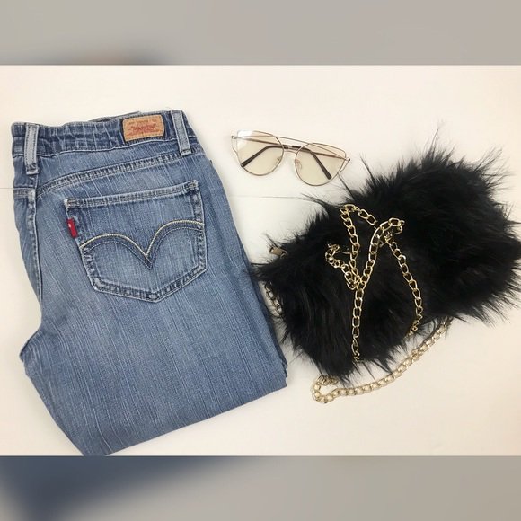 iluvmakeup24's tweet photo. So good I had to share! Check out all the items I'm loving on @Poshmarkapp #poshmark #fashion #style #shopmycloset #michaelmichaelkors #roundtreeyorke #levis: https://t.co/P0vWGqizar https://t.co/k3gtdsbd1g