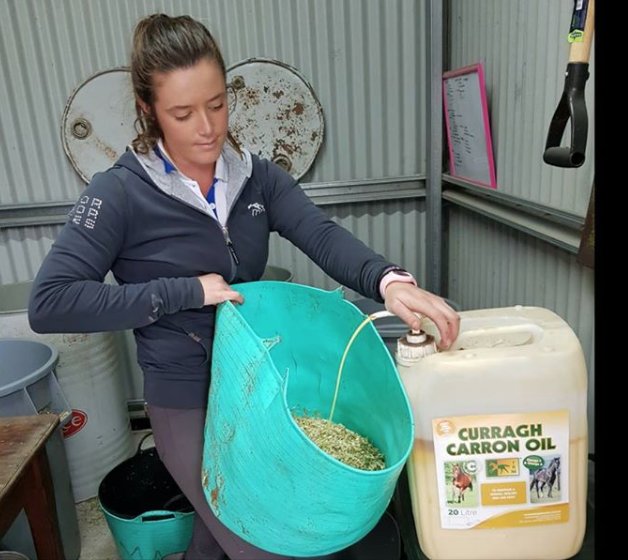 TRMNutrition's tweet photo. Tara Campain from ACE Equine is adding TRM Curragh Carron Oil into the feed. 

It is a linseed oil with pH balancer, fantastic for digestion and your horses coat.

More info: https://t.co/YDc8FDVLWK

Shared with us via @AmacronAus

#CurraghCarronOil #horses #TRM #horsehour https://t.co/DKQ1cfq6Au
