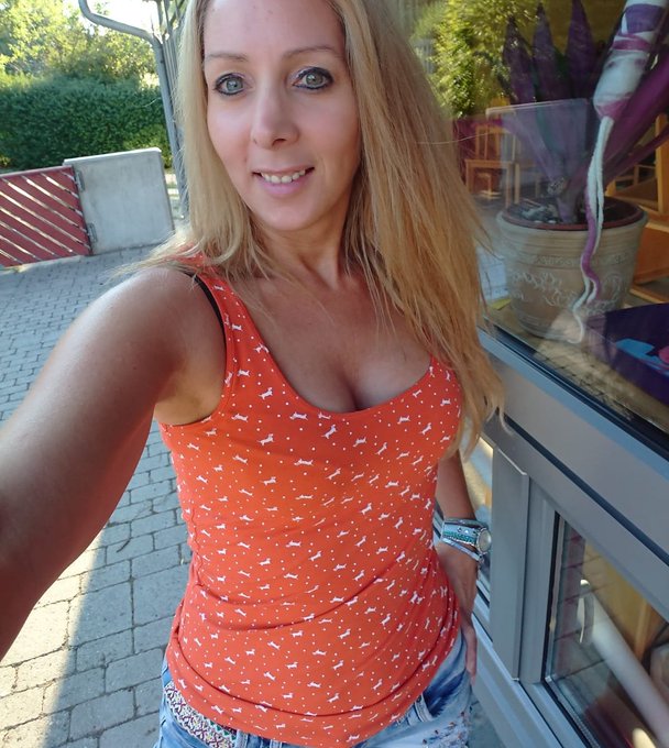 W&uuml;nsche euch einen sch&ouml;nen Tag  #lucky #love #smile #selfie #annabelmassina #blondepower #hot #wirsindmehr<a href="/tag/lucky"class="tags">#lucky</a><a href="/tag/love"class="tags">#love</a><a href="/tag/smile"class="tags">#smile</a><a href="/tag/selfie"class="tags"><span>#selfie</span></a><a href="/tag/followme"class="tags"><span>#followme</span></a><a href="/tag/summer"class="tags"><span>#summer</span></a><a href="/tag/hot"class="tags"><span>#hot</span></a><a href="/tag/like"class="tags"><span>#like</span></a><a href="/tag/blondepower"class="tags"><span>#blondepower</span></a>