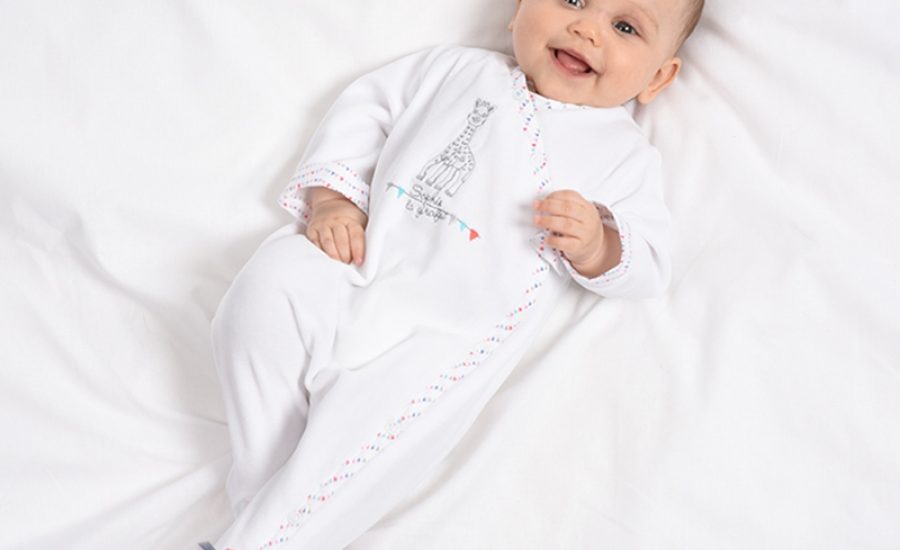 Mayoparasol's tweet photo. Vous adorez son dessin &amp; ses #pyjamas confort mais savez-vous d’où vient le nom Sophie la Girafe ? La réponse ici : https://t.co/m5y0t0aY7c https://t.co/bzZvgIOWLD