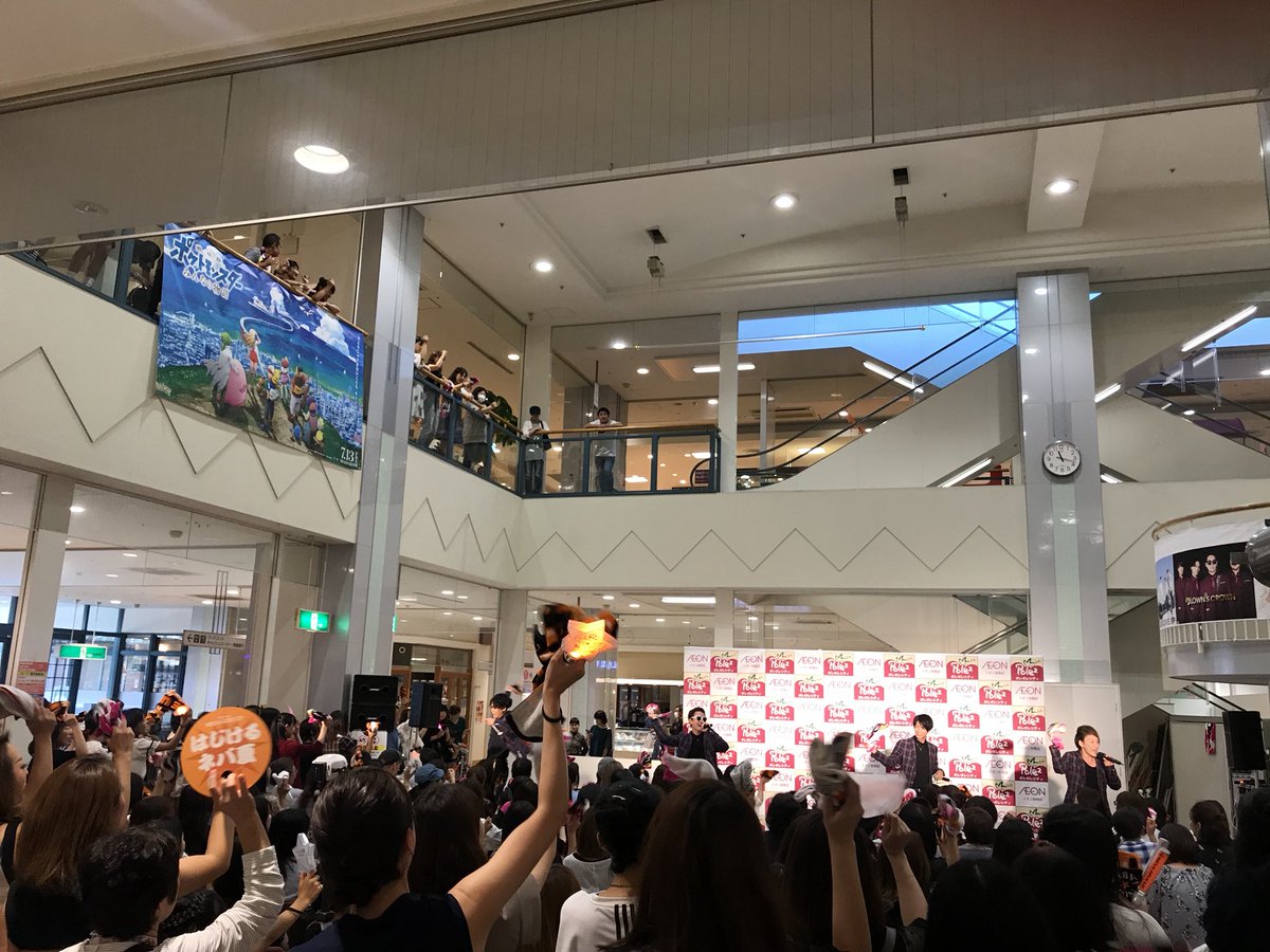 WITH_EZO's tweet photo. 本日の笠間ショッピングセンターポレポレシティでのインストアをご覧下さった皆様、誠にありがとうございました！

明日は遂に3MANファイナルです😊

#Two_Side_RAY くん、#黒木隆弘 くんも出演してくれます！

DAICHIも本当にラストとなります！
皆様是非、水戸VOICEにお集まり頂けたらと思います😌 https://t.co/gRRY1lle8J
