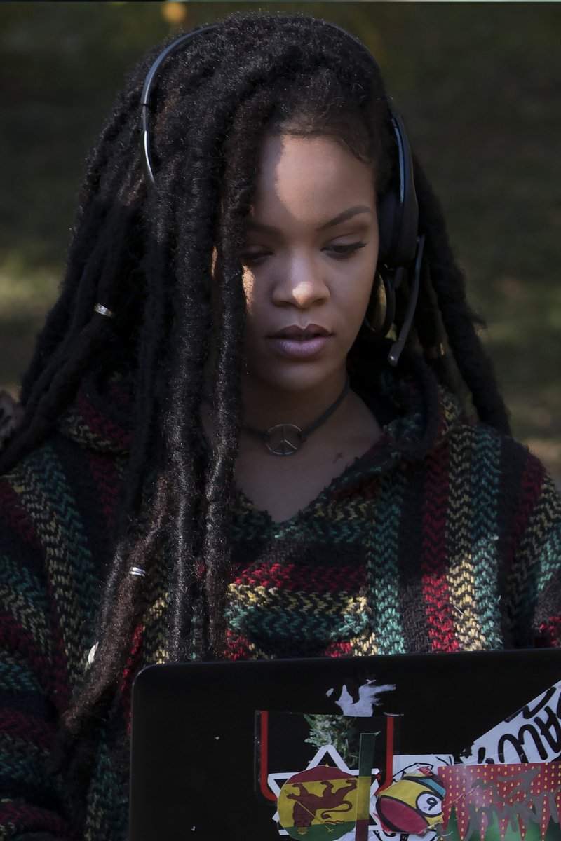 fentyxstan's tweet photo. Ocean's 8

@rihanna Favorite Female Artist - Soul/R&amp;B #AMAs https://t.co/Ep4c1UkxCW