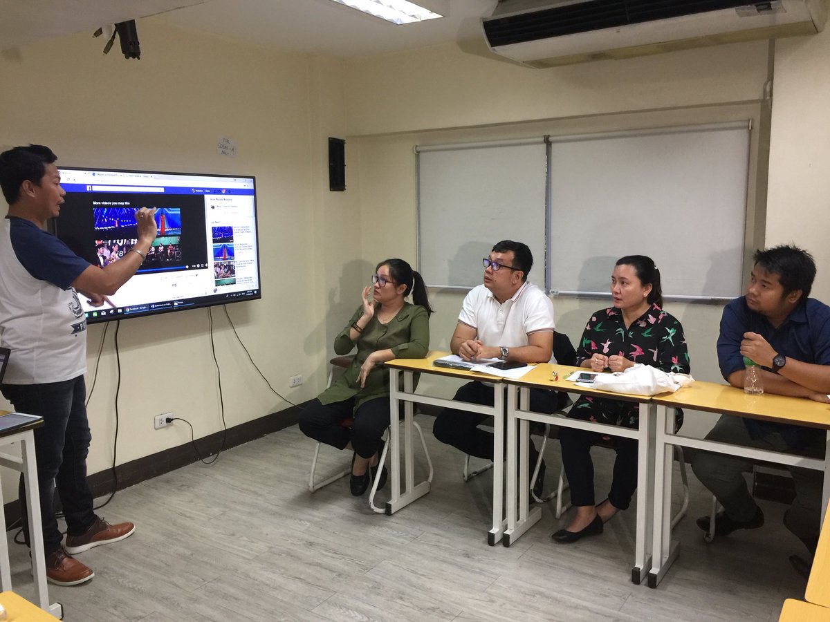 ANCALERTS's tweet photo. Deaf groups hold a meeting at the College of St. Benilde following the viral video of Asec. Mocha Uson and vlogger Drew Olivar pretending to use sign language. They said ridiculing the Deaf is in violation of the Magna Carta for Persons with Disabilities. | via @kristinesabillo https://t.co/QME2PbjNU9
