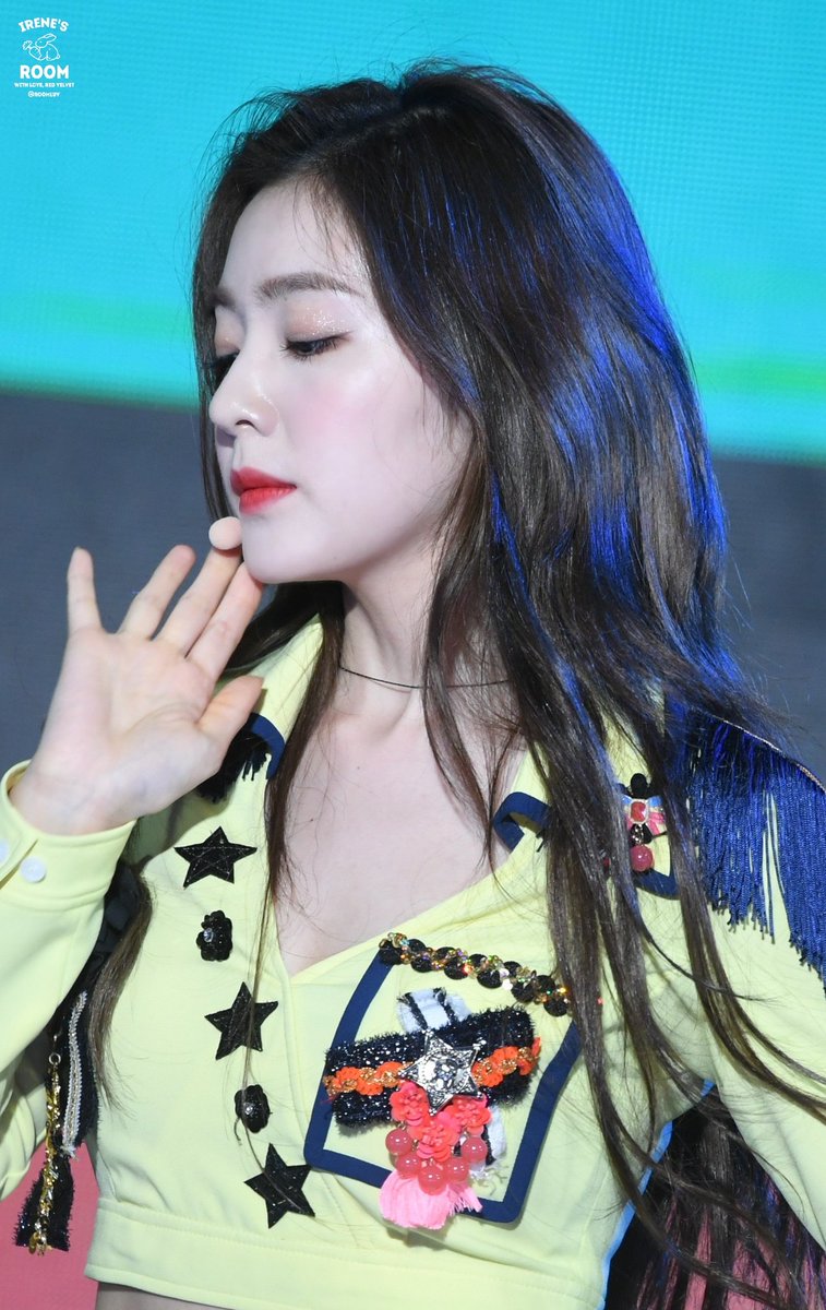 SaintpauliaRV's tweet photo. 180905 DMC 콘서트
#레드벨벳 #아이린 #RedVelvet #IRENE HQ 7p
신이 인간 세상에 잠시 내려온 거야...ㅠㅠ
->https://t.co/XueiSHqqL7 https://t.co/9lNd6UhCUe