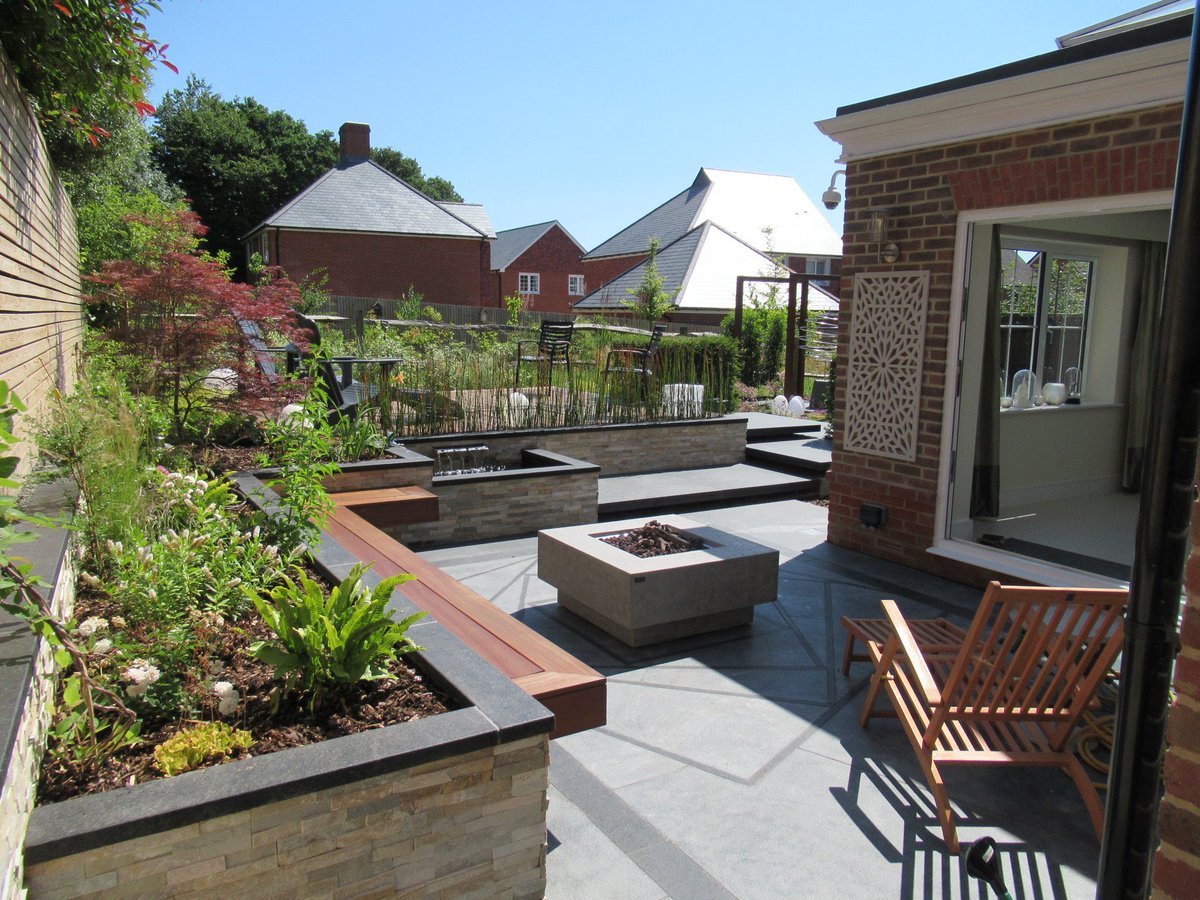 ConquestSpaces's tweet photo. Floating under-lit Granite Steps, Hand-cut spinning granite in-lays, Floating bench, Real hardwoods, Mains fed gas table, Water feature, Arbour & Irrigated Planting π± π
#FairStone #GraniteEclipse #Bespoke @MarshallsReg #ProLandscaping @The_APL #HeatherMartinGardenDesign https://t.co/qeRVhoIPhn